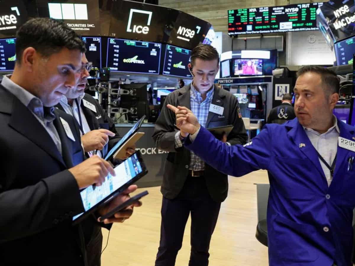 Wall Street Edges Higher as Delayed PCE Keeps Fed Cut Odds Elevated