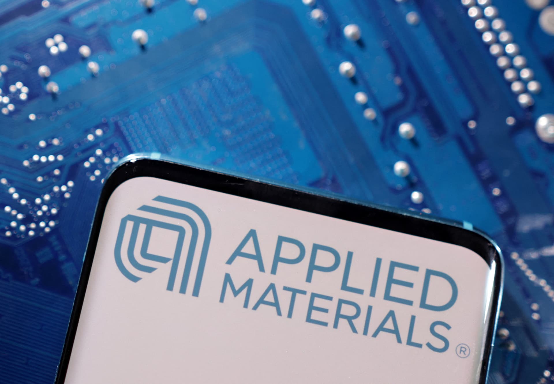 Applied Materials Sees Revenue Lift, China Sales to Slip in 2026