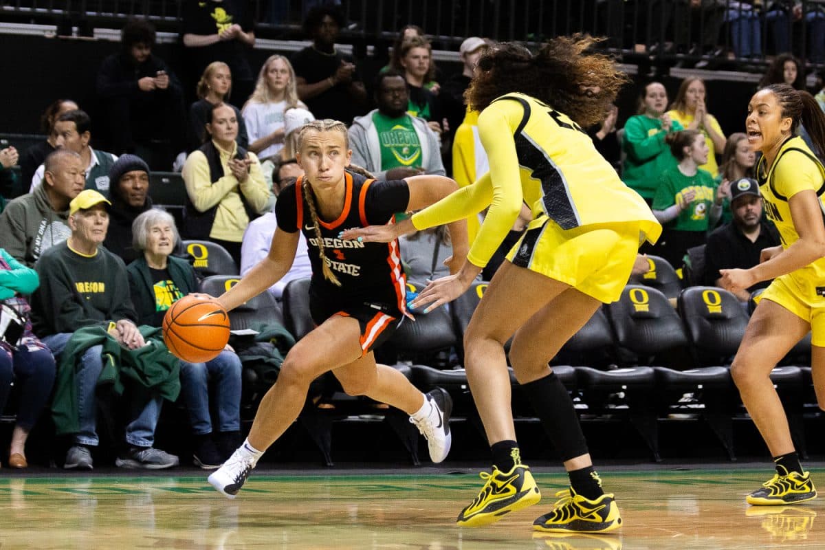 Oregon wins at Washington, secures College Football Playoff berth for Ducks