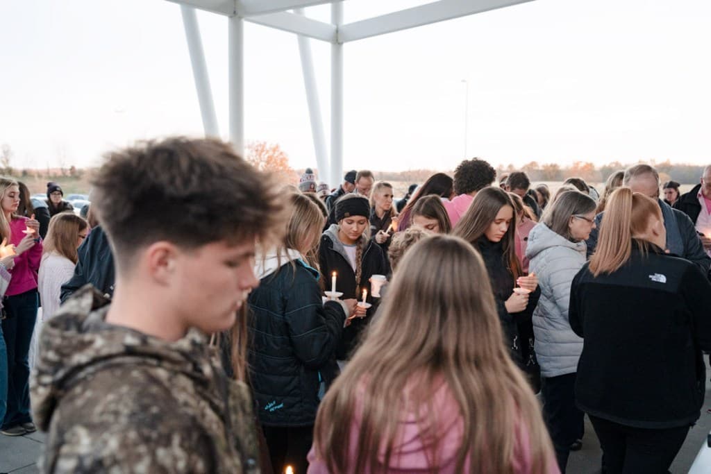 Community Holds Candlelight Vigil for Jasper Teen, Raises Awareness