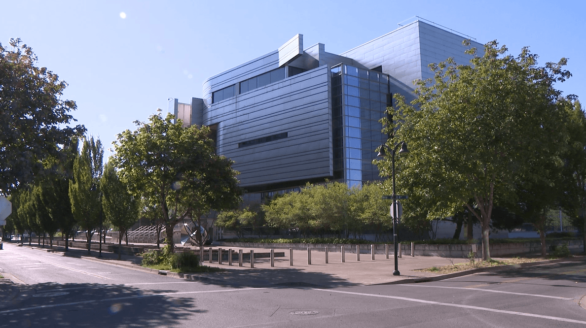 Federal Judge Orders Release, Then Pauses It, in Lane County Burglary Case