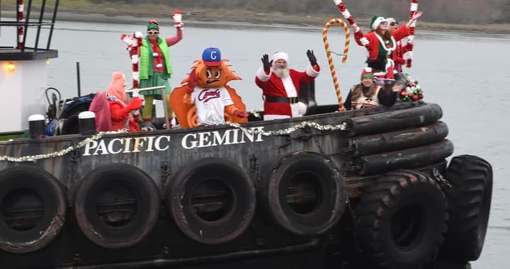 Salty Santa Returns, Daytime Boat Parade Draws Families to Waterfront