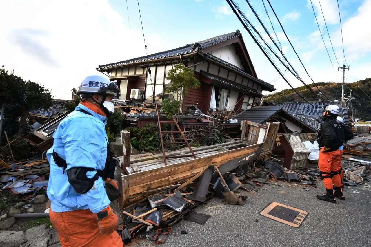 Japan lifts tsunami warnings after powerful 7.5 magnitude quake shakes northeast