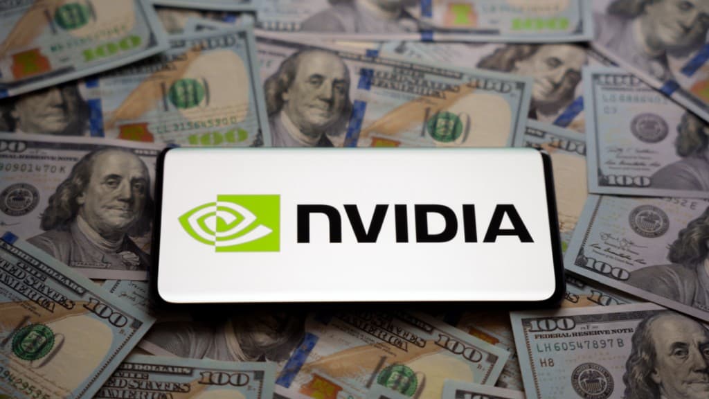 U.S. Stock Indexes Rise Amid Nvidia Dip and Dollar Weakness