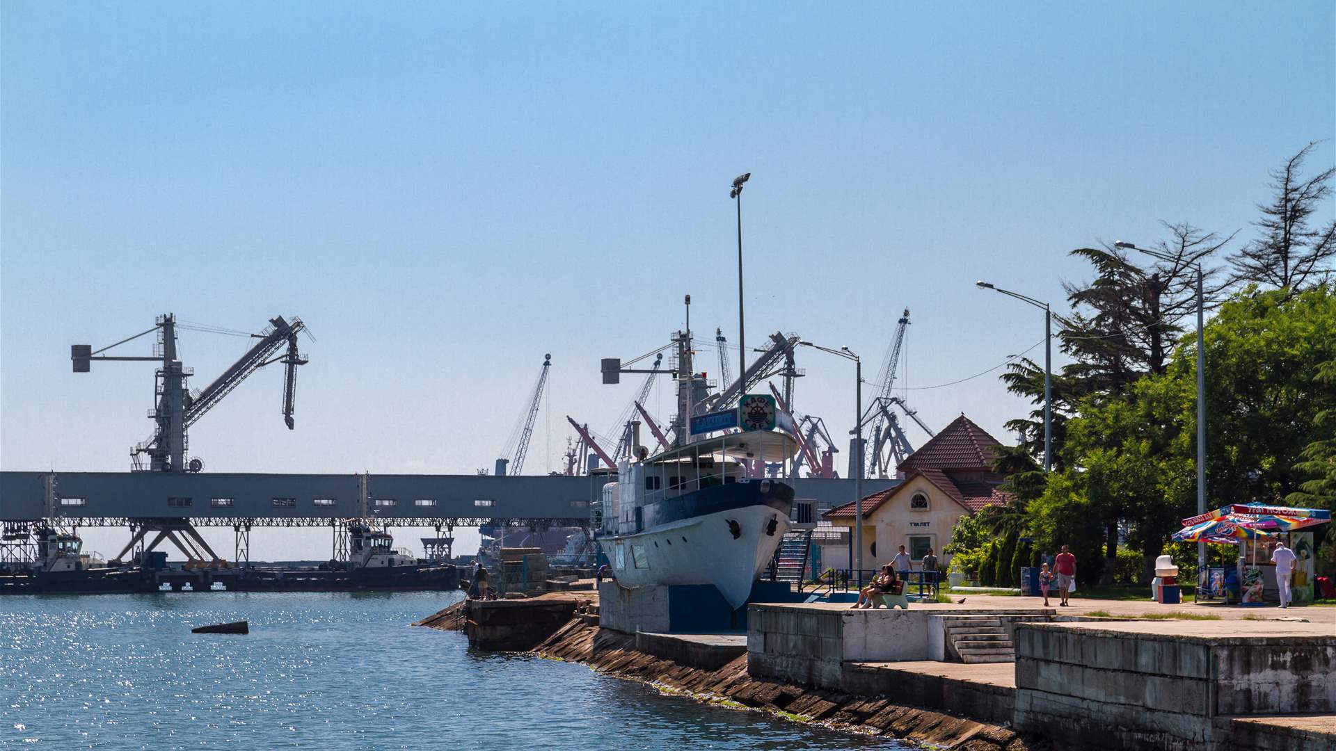 Ukraine Strikes Tuapse Oil Pier in Long-Range Drone Assault