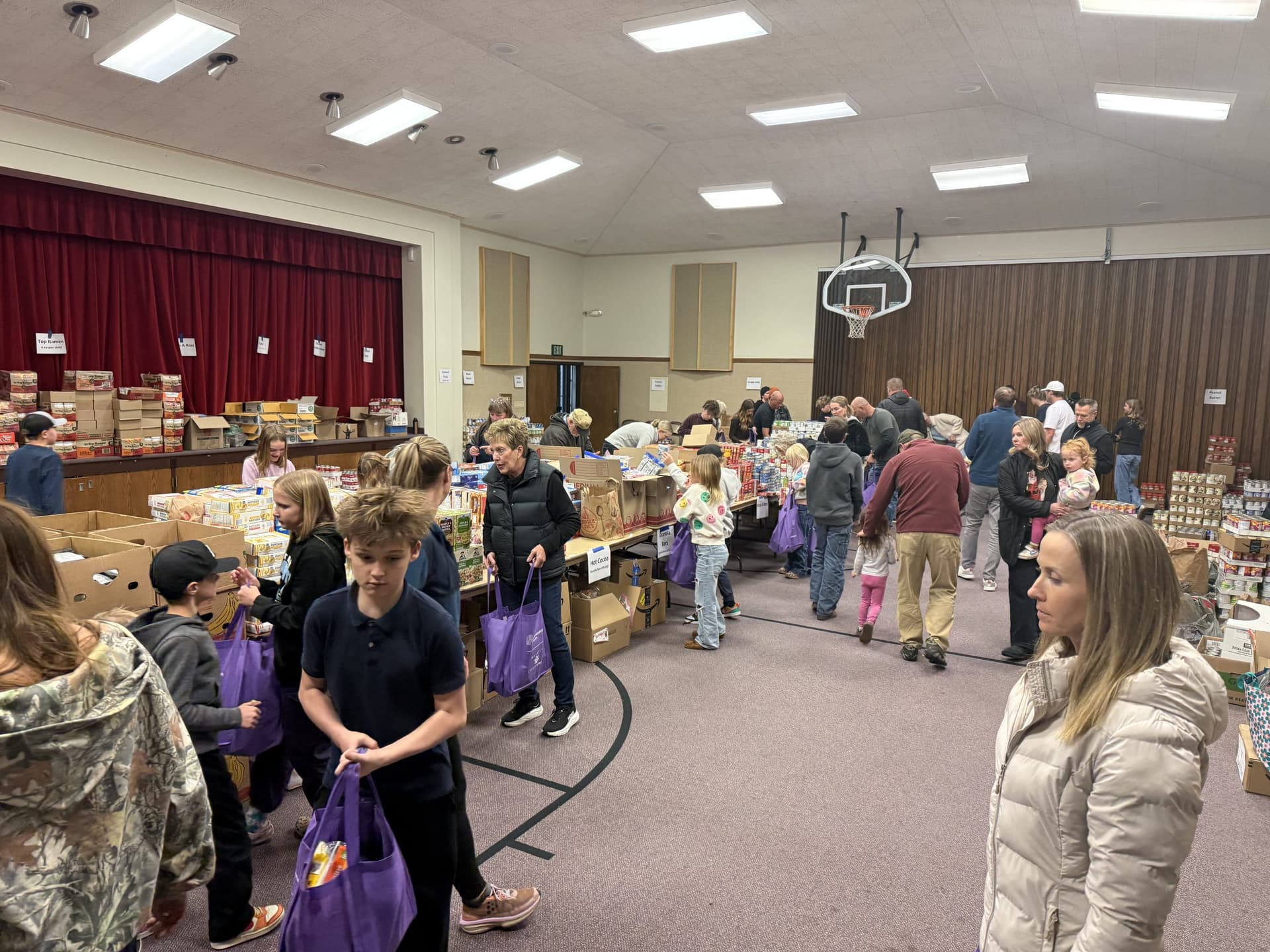 Community assembles 1,200 holiday food bags, eases student hunger over break
