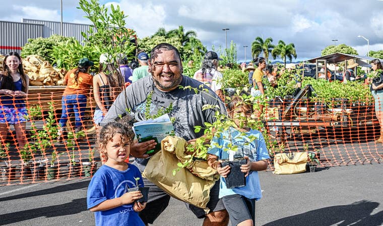 Kaua‘i Landscape Industry Distributes 1,200 Trees, Boosting Island Resilience
