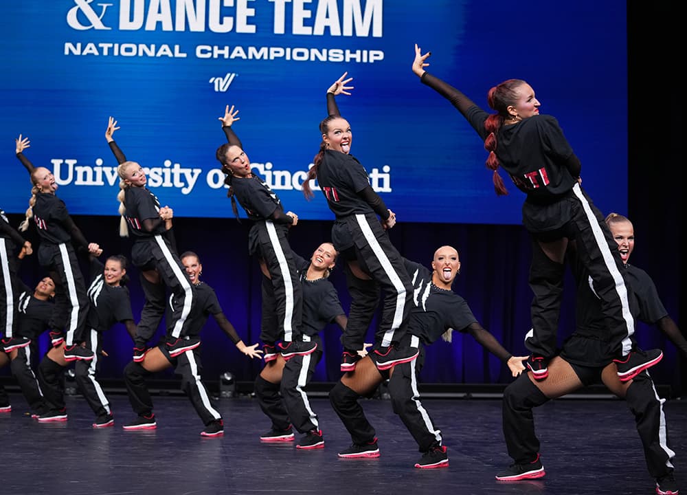Illinois College Lady Blues Dance Team Qualifies for Nationals in Orlando
