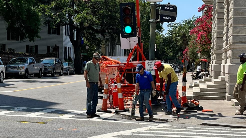 City Pilots All‑Way Stop Signals at Two Downtown Intersections
