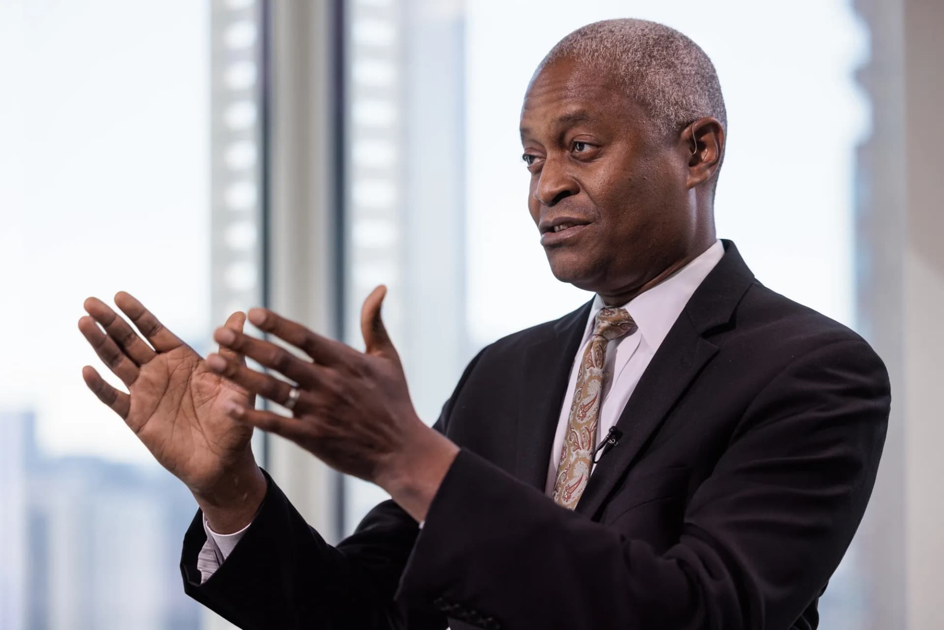 Atlanta Fed’s Bostic Warns Cuts Could Reignite Inflation, Damage Credibility