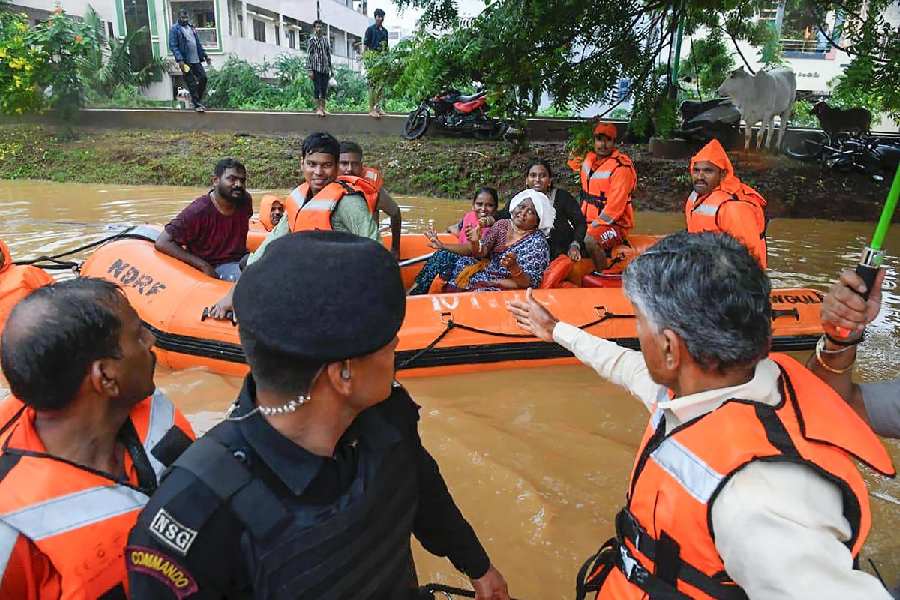 Andhra Pradesh Government Steps In to Monitor Safety, Rescue of 215 Workers