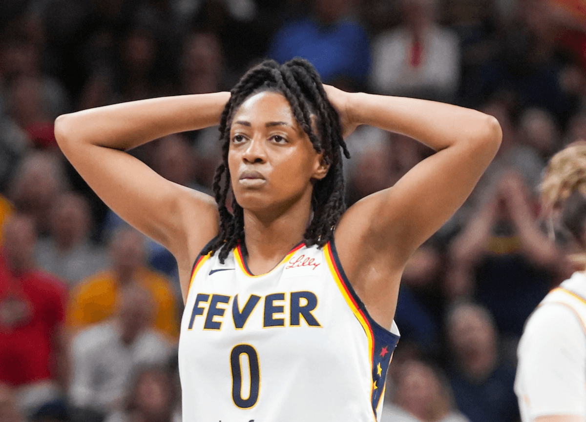 Kelsey Mitchell Rejects Stretcher, Walks Off After Fever Defeat