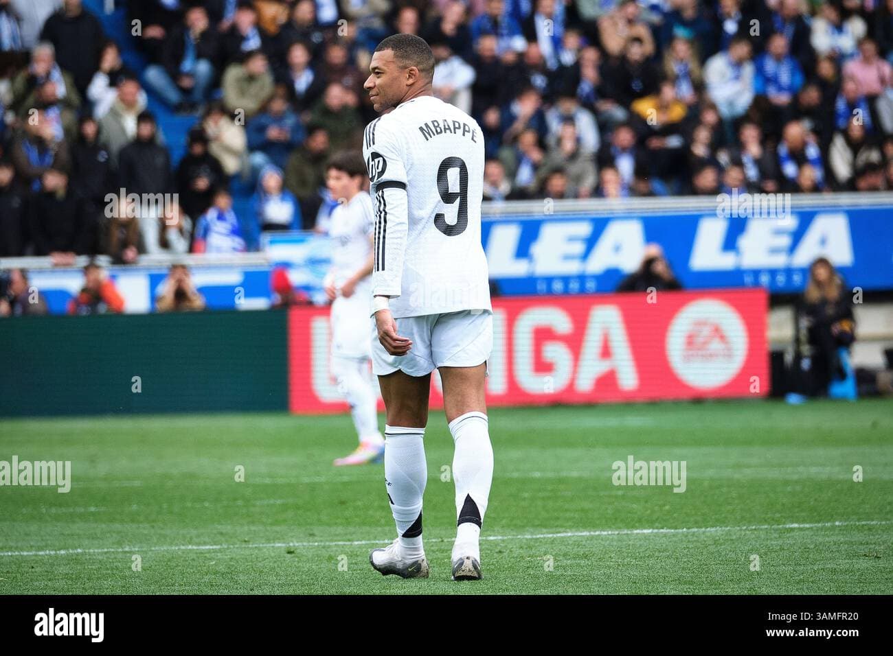 Mbappé Returns, Scores as Real Madrid Edges Alavés in Crucial Win