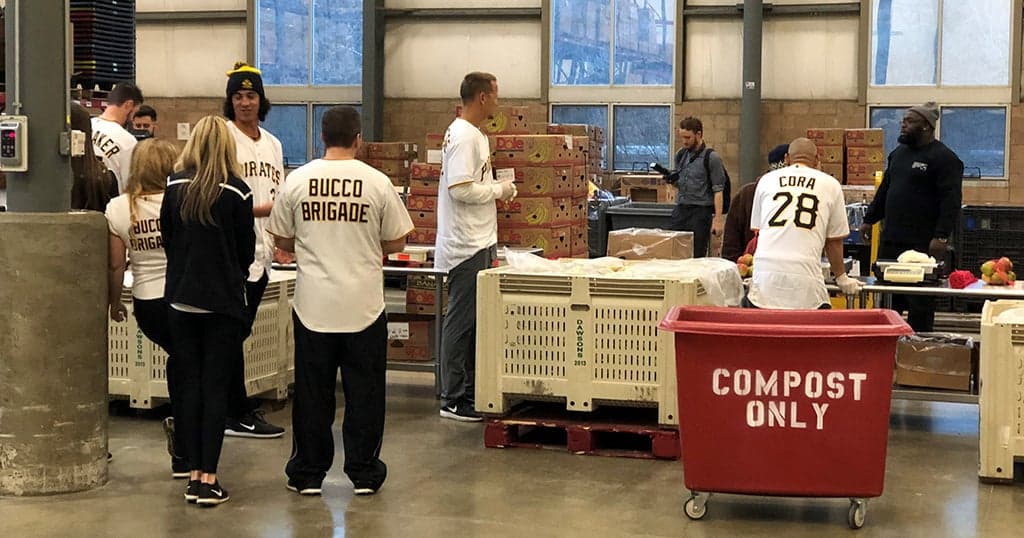 Furloughed Workers Turn to Food Banks as Shutdown Worsens Financial Strain