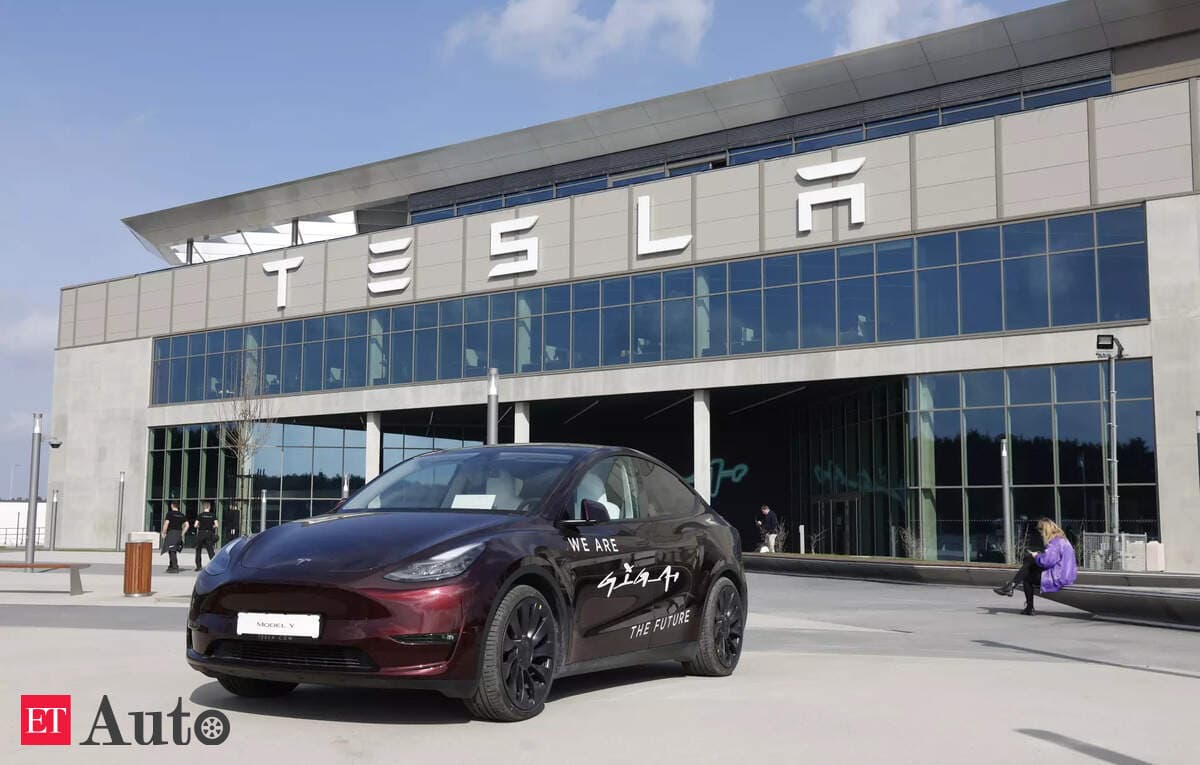 China Poised to Approve Tesla Advanced Self‑Driving in 2026