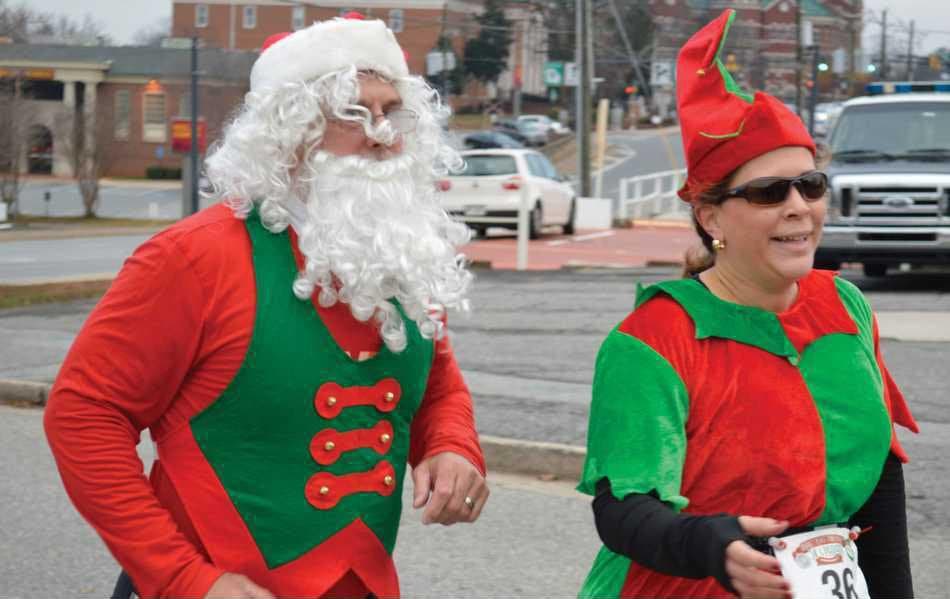 Cumming Christmas Jingle Jog Brings Holiday Crowd and Charity
