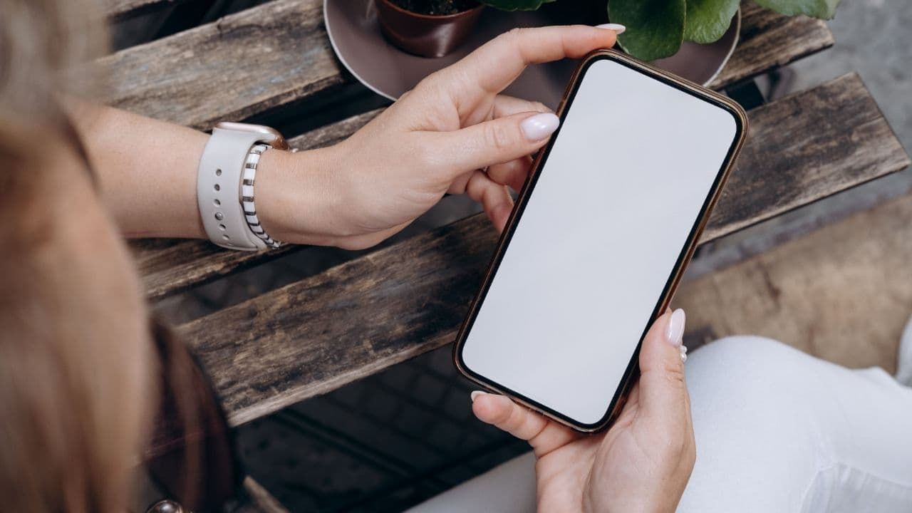 Major mobile outage disrupts Verizon, T-Mobile and AT&T service