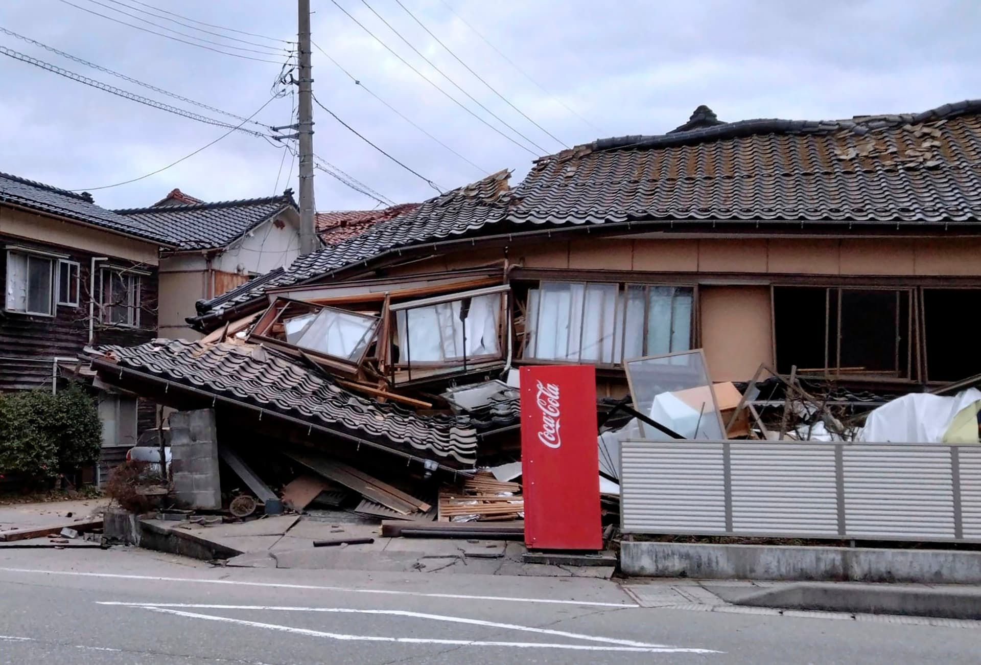Japan Lifts Tsunami Warnings After 7.5 Magnitude Quake, Tens of Thousands Evacuated