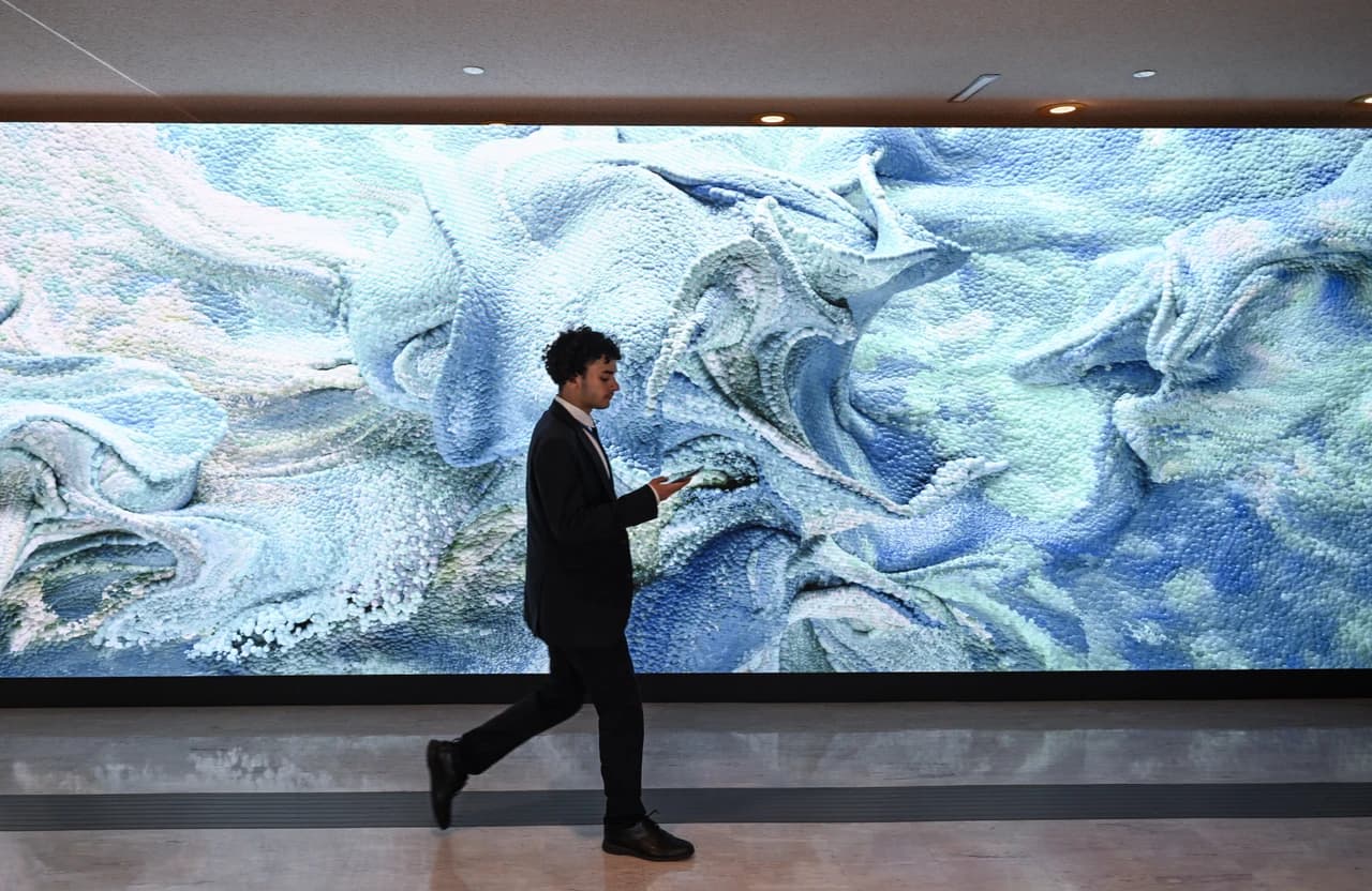 Refik Anadol Argues Artificial Intelligence Can Truly Dream