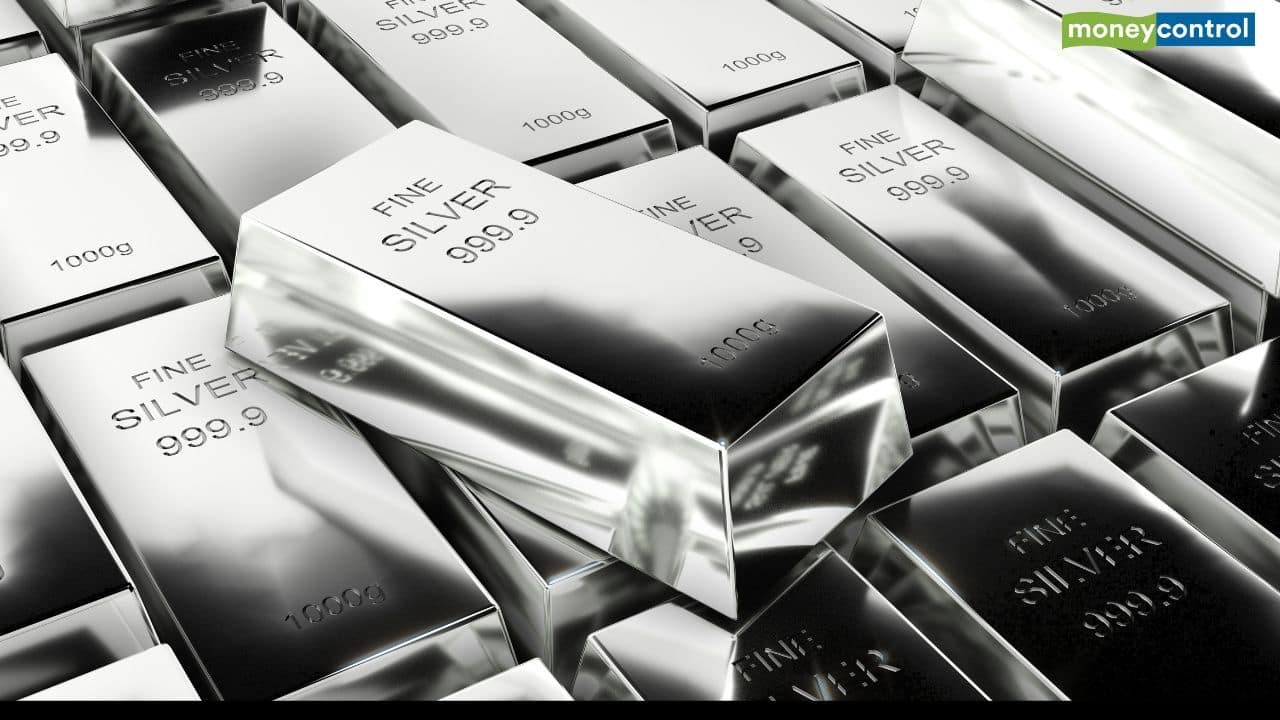 China silver fund manager warns retail investors as premiums surge