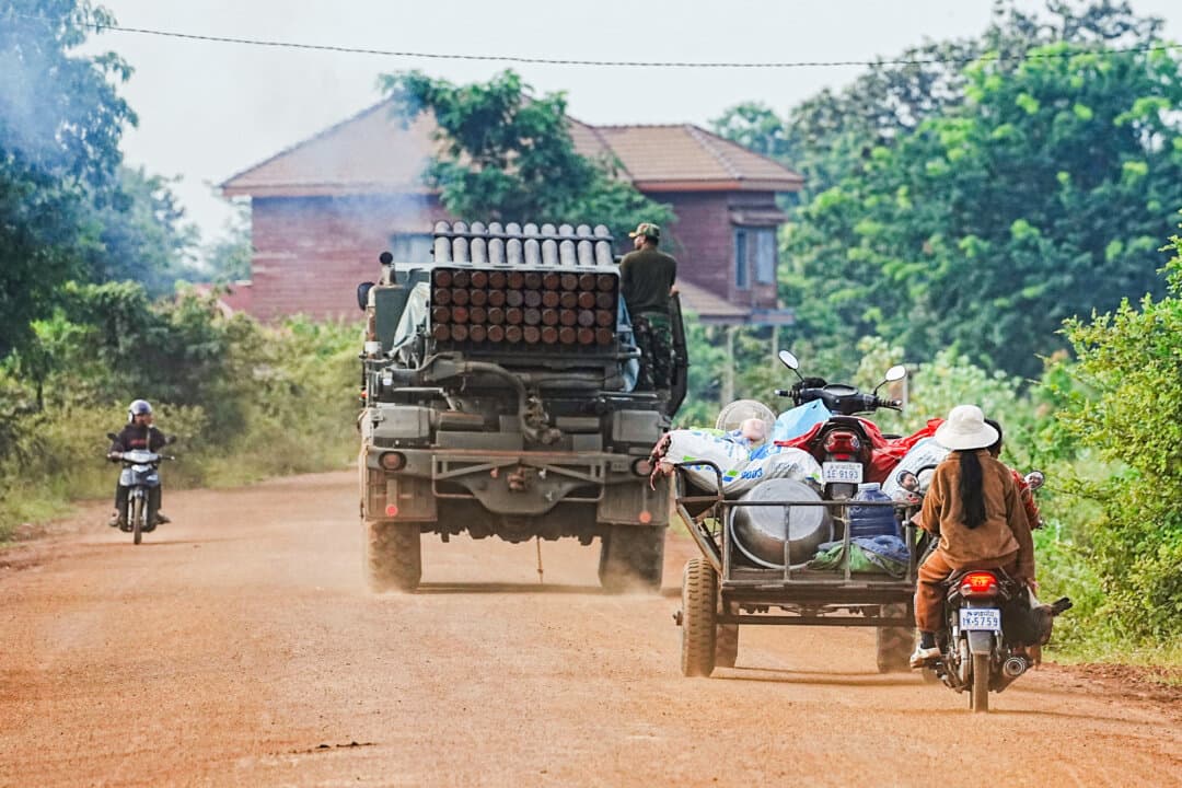 Cambodia Vows Fierce Fight, Border Clashes Force Thousands to Flee