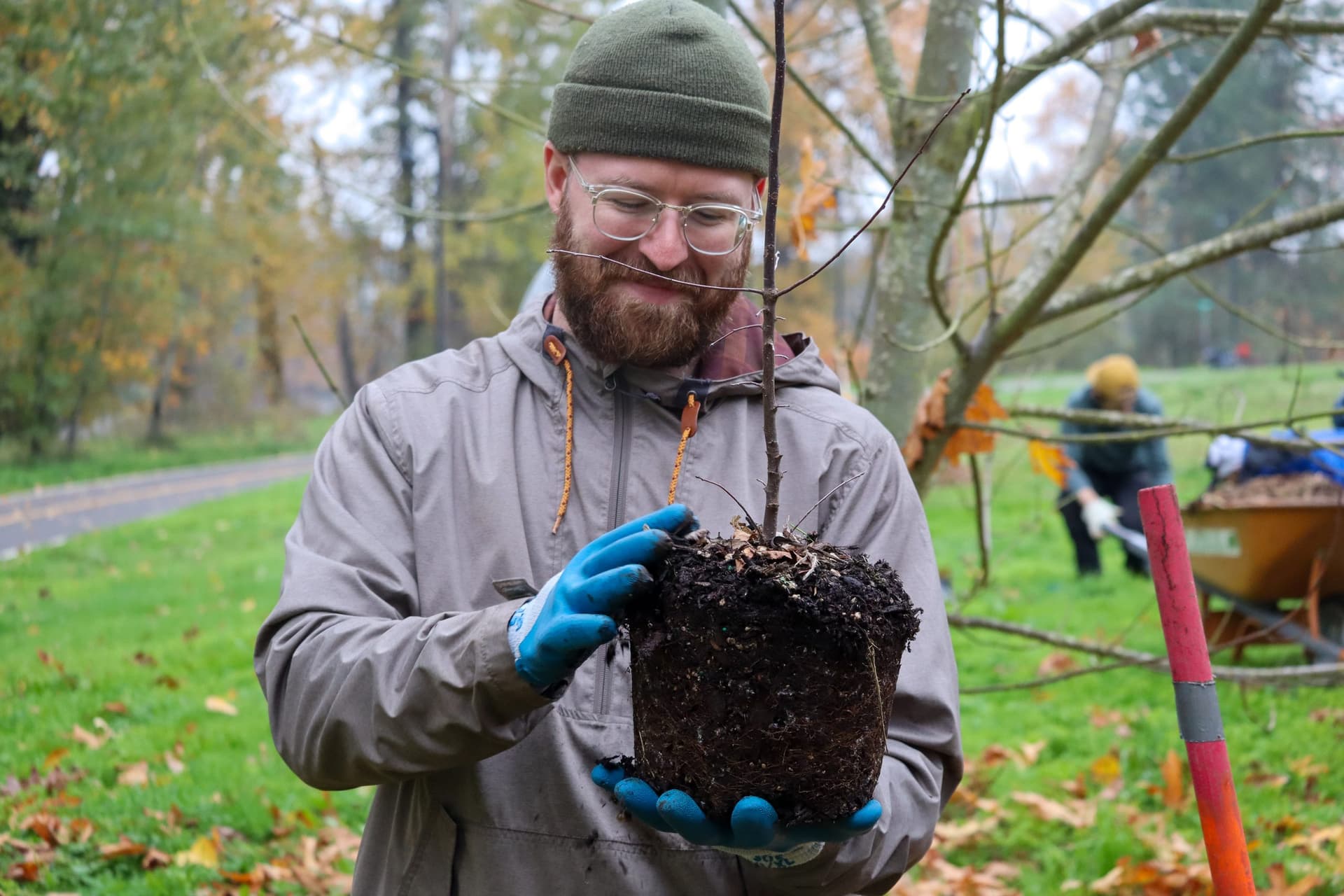 Veterans Plant Trees Along Willamette River Supporting Urban Forest Goals