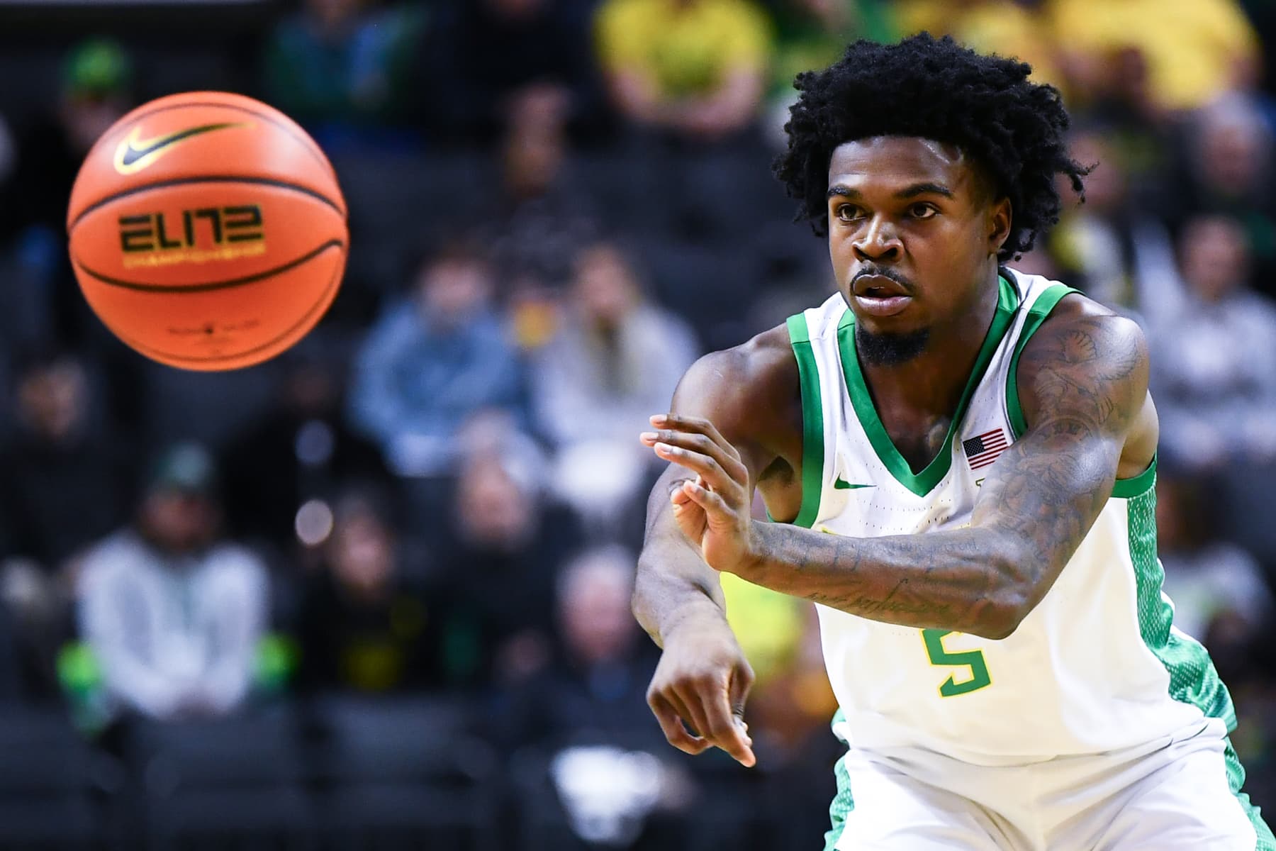 Late Surge Seals USC Victory, Oregon Falls 82 77 at Home