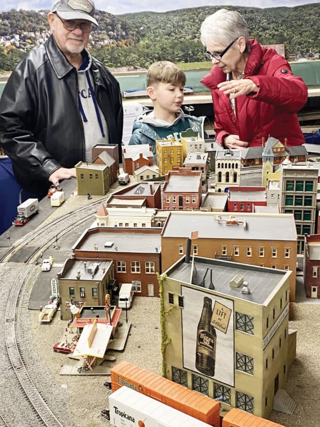 Mid Ohio Valley Club Welcomes 500 Visitors at Christmas Open House