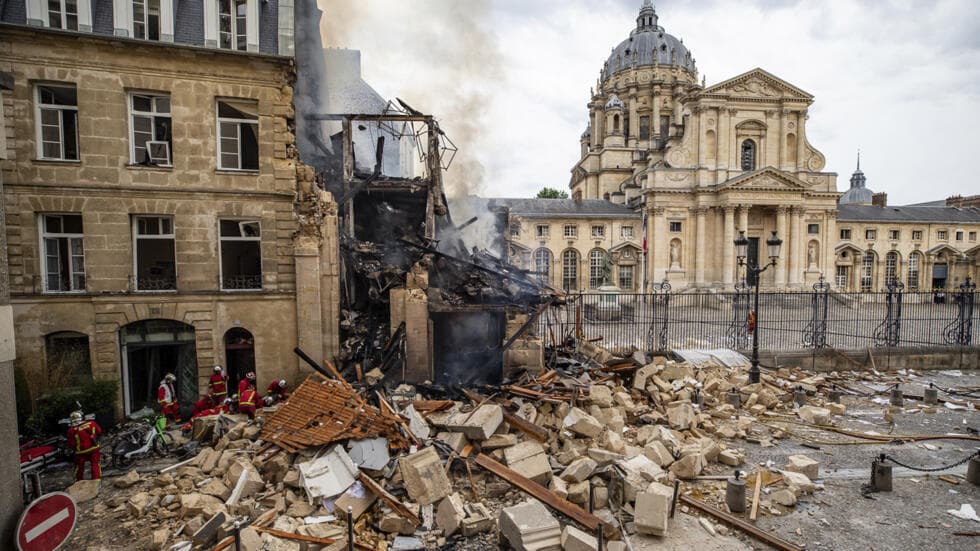 Explosions, Burning Van Erupt Near French Leaders' Emergency Gathering