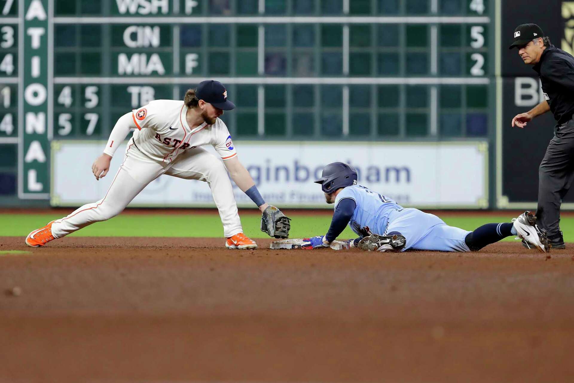 Jasper's Three-Game Streak Sets Stage for Sectional Showdown