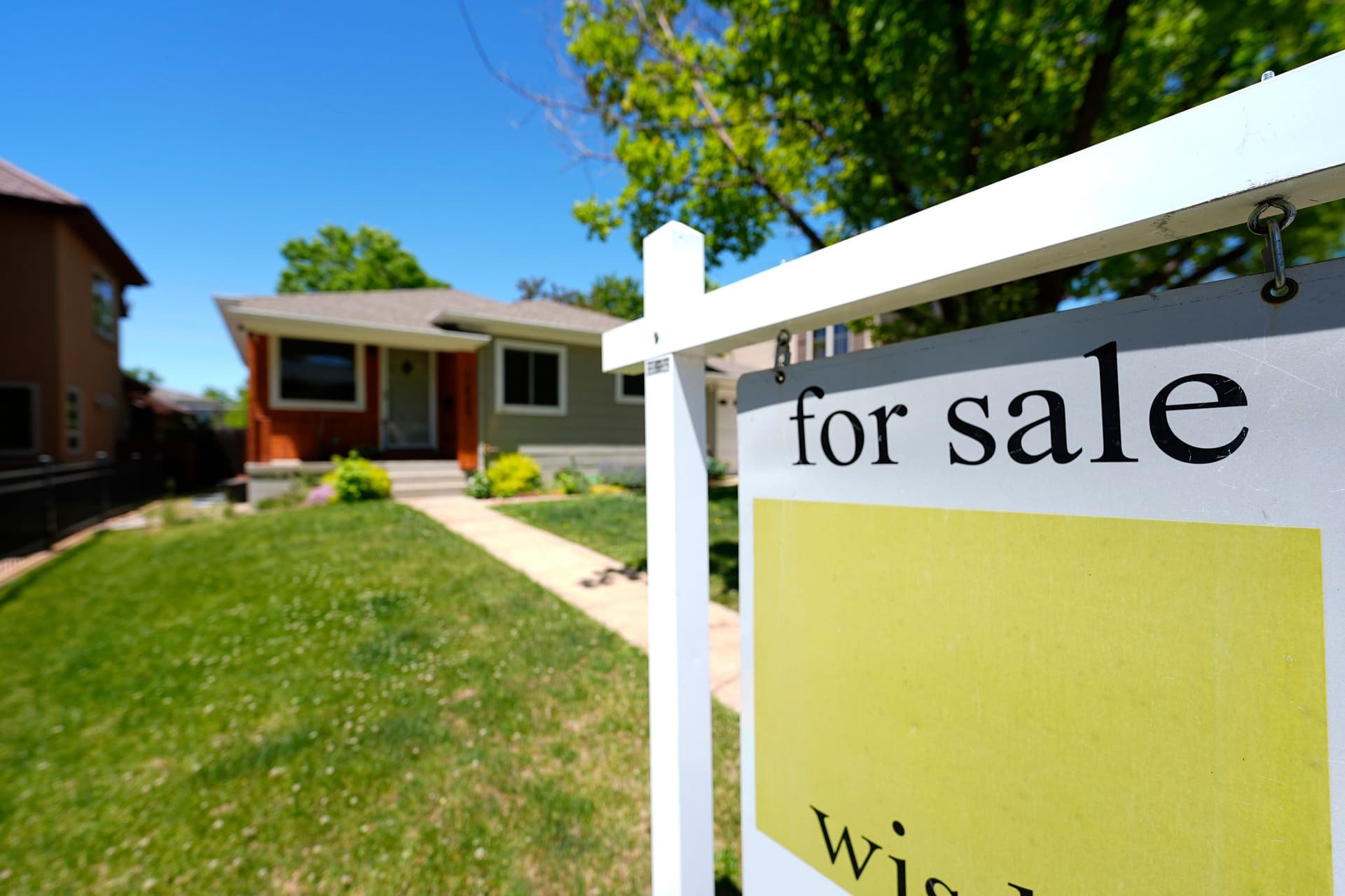 U.S. Long-Term Mortgage Rate Falls to 6.27%, Easing Buyer Strain