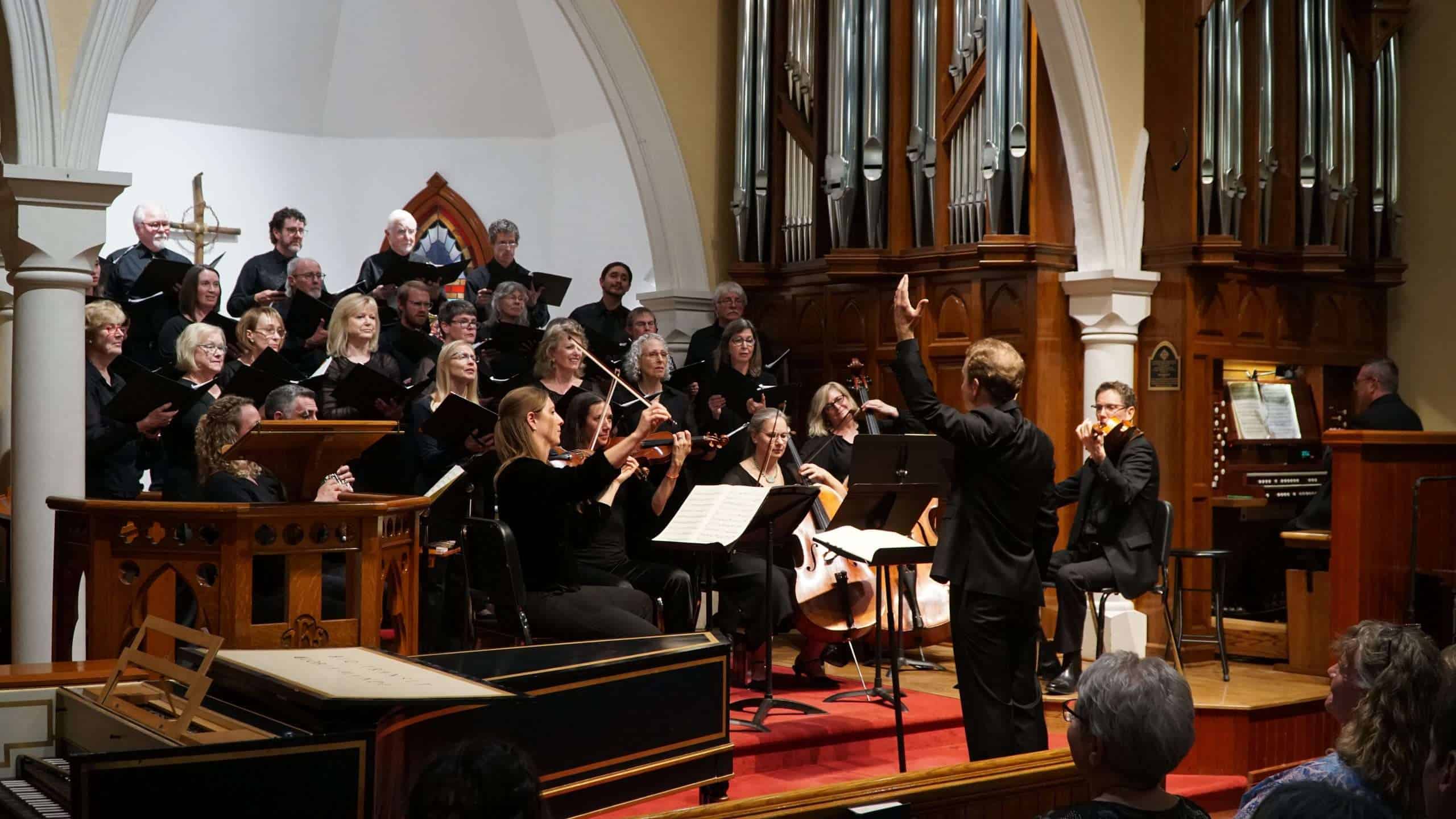 San Juan Symphony Raises Funds, Community Gathers at Jingle Mingle