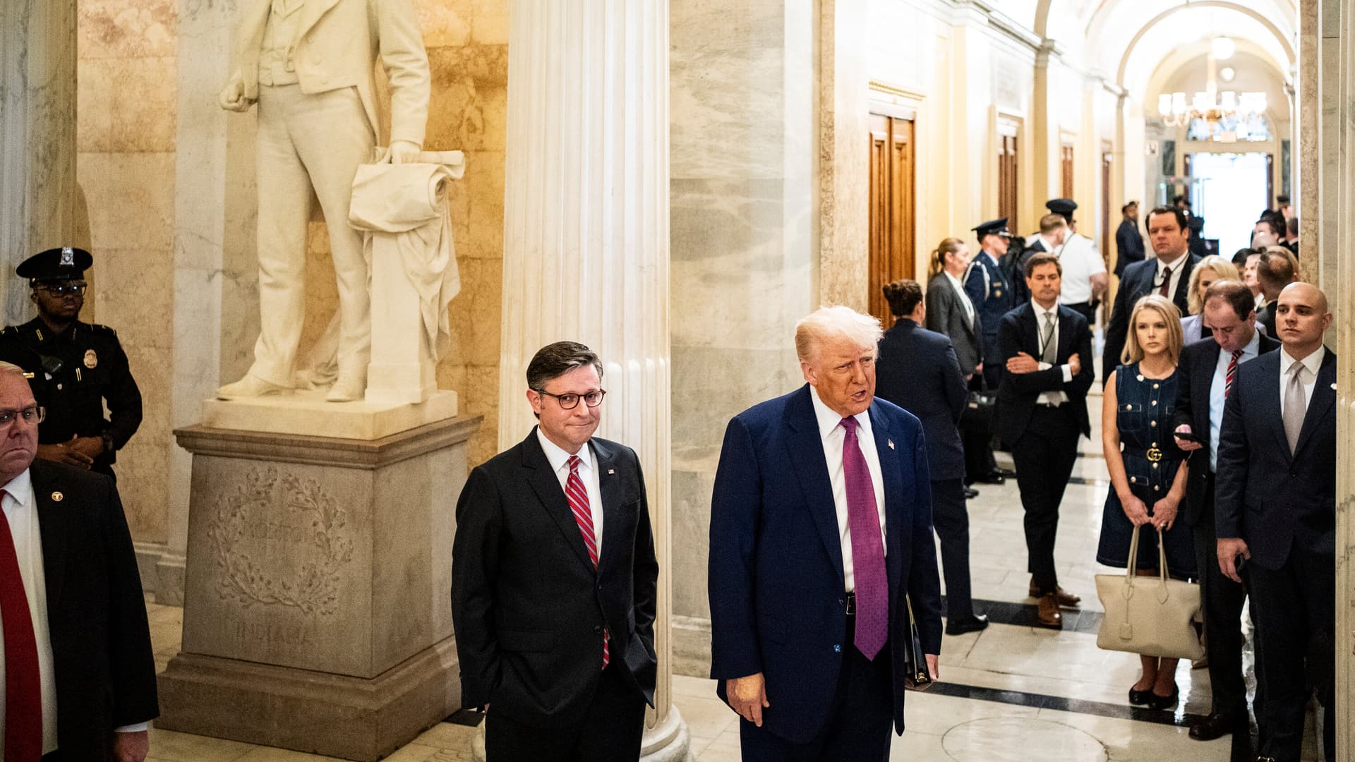 Washington's Huge Tax Bill Worries Bond Investors: Global Implications for Markets and Alliances