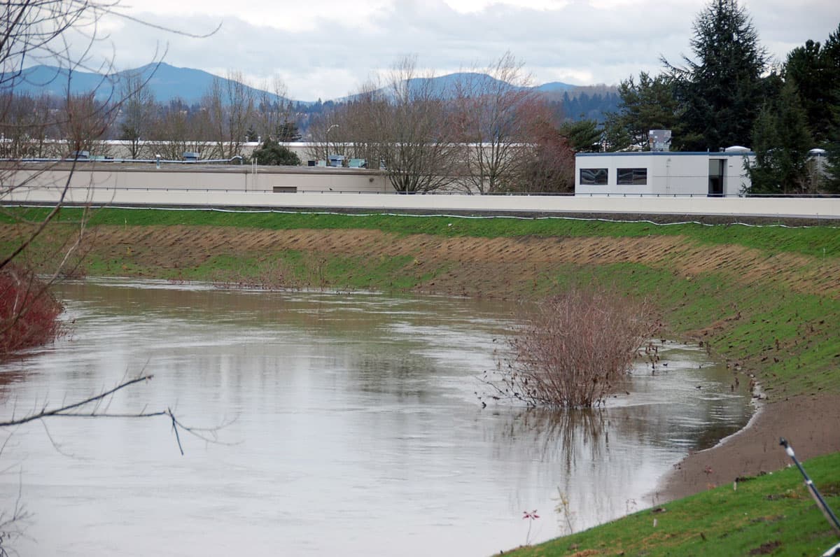 Crews Shore Up Failed Levee, Evacuations Ordered South of Seattle