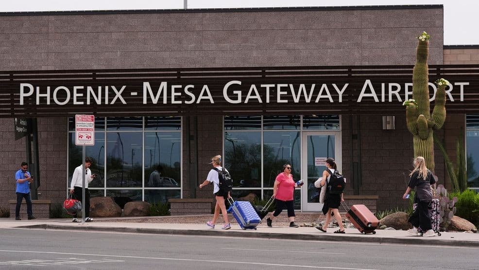 Avelo Ends ICE Deportation Flights, Closing Mesa Base After Backlash