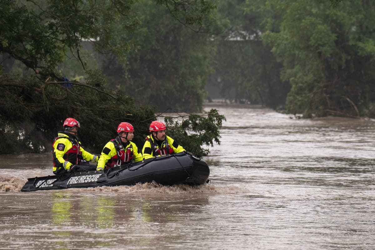 Thailand airlifts patients as southern floods kill thirty three