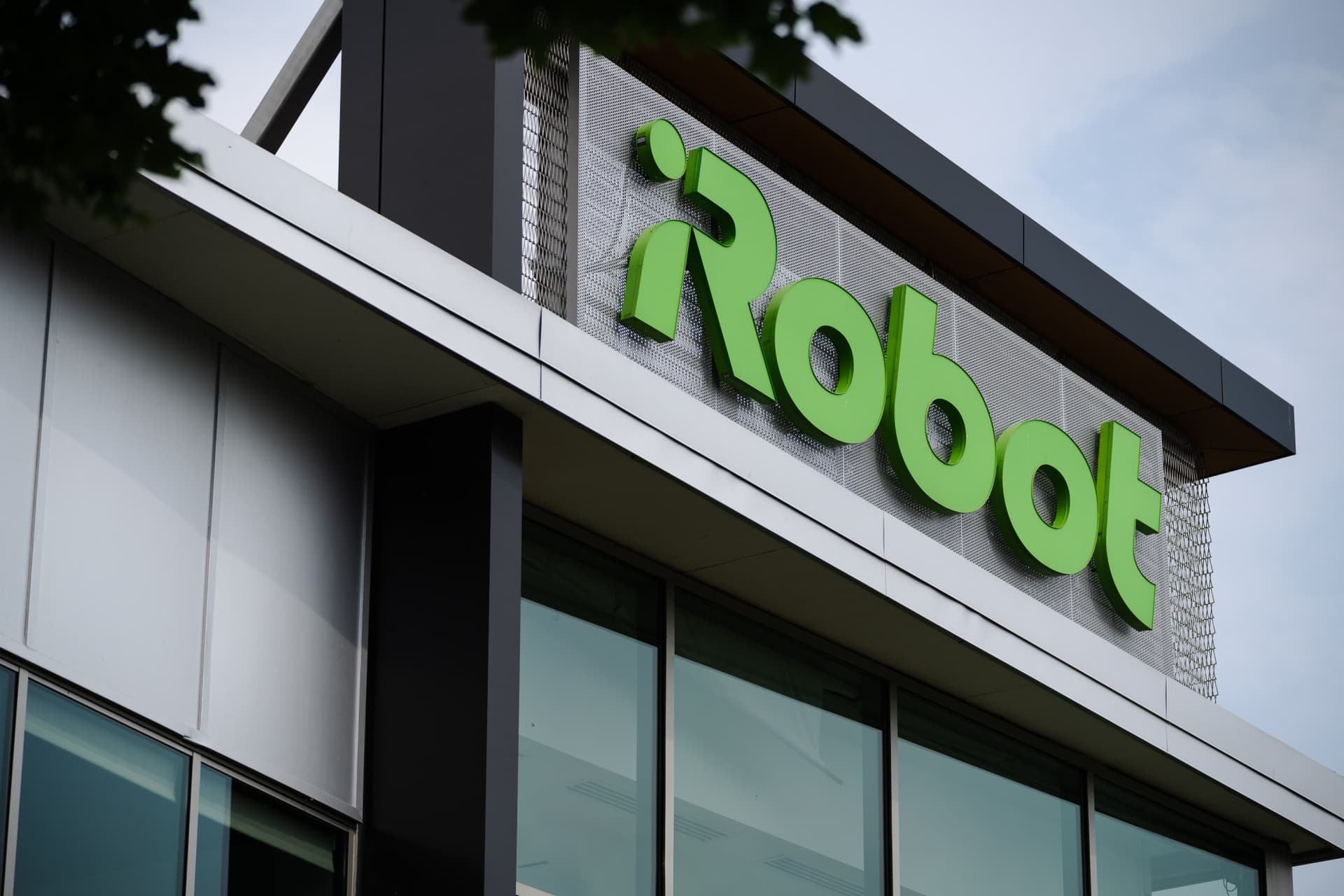 Roomba Maker iRobot Files Chapter 11, Picea to Take Company Private